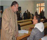 نائب رئيس جامعة الأزهر للوجه القبلي يتفقد الامتحانات بمجمع الكليات الشريعة بأسيوط