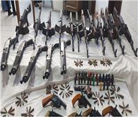 الأمن العام يضبط 28 عنصرًا إجراميًا بـ24 قطعة سلاح ناري في أسيوط