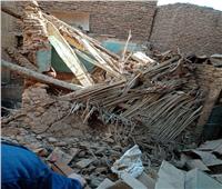 انهيار منزل من طابقين داخل سوق ليبيا في قنا| صور 