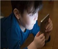 استشاري مناعة: وسائل التواصل الاجتماعي تؤثر على طبيعة الأطفال