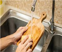 حيل المطبخ .. 6 نصائح لتنظيف أدوات الطهي الخشبية