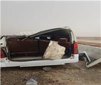 إصابة 14 شخصاً إثر إنقلاب سيارة ميكروباص بطريق العلمين وادى النطرون الصحراوي| صور 