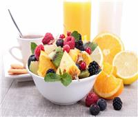 للهضم والجلد والشعر.. فوائد تناول الفاكهة في الصباح   
