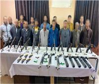 الأمن العام يضبط 16 عنصرًا إجراميًا بـ26 قطعة سلاح ناري في أسيوط