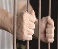 حبس 22 عاطلاً بتهمة الاتجار في المواد المخدرة وحيازة أسلحة نارية بالقليوبية