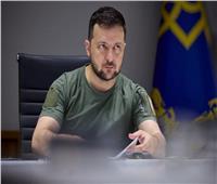 زيلينسكي يصف الوضع العسكري في دونباس بأنه «صعب للغاية»