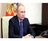 «بوتين» يهاتف «الأسد» ويوجه بإرسال رجال إنقاذ إلى سوريا