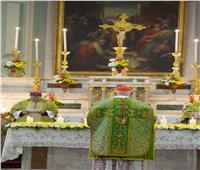 رئيس أساقفة جنوفا الفخري بإيطاليا يترأس القداس بكاتدرائية سانت كاترين بالإسكندرية