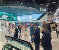 وزير الإنتاج الحربي يتفقد الجناحين «الإماراتي والسعودي» بمعرض «IDEX 2023»