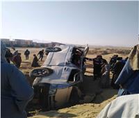 إصابة 14 شخصًا في انقلاب ميكروباص بصحراوي قنا| صور 