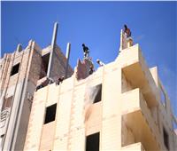 محافظ قنا يتابع إزالة أدوار مخالفة بأبراج سكنية في نجع حمادي