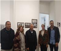 عائلة السادات تزور معرض الفنان فاروق إبراهيم