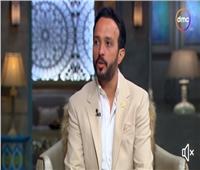 أحمد عصام يوضح سبب غناء عمرو دياب لأغنية «جلجلى» بحفل زفافه