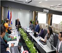 محافظ أسوان يلتقى وفد وزارة التنمية المحلية لبحث فرص الاستثمار
