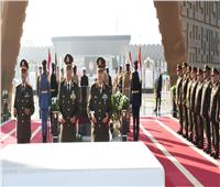 «السيسي» ينيب وزير الدفاع لوضع إكليل الزهور على النصب التذكاري لشهداء القوات المسلحة