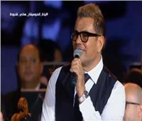 عمرو دياب يٌغني «الزمن».. وهاني شنودة يعزف على البيانو | فيديو