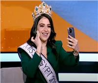 ملكة جمال مصر تمسح «الميكب» على الهواء| فيديو