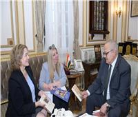 رئيس جامعة القاهرة يستقبل وفد السفارة الأمريكية لبحث التعاون الأكاديمي| فيديو