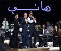 عمرو دياب يعبر عن سعادته بمشاركته باحتفالية هاني شنوده| فيديو