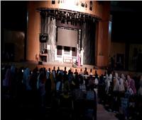 بالصور| طلاب جامعة قنا يودعون عروض مسرح شباب الجنوب بـ «حكاية المعبد»