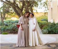 الملكة رانيا تنشر فيديو من زفاف ابنتها إيمان على أغنية إليسا| فيديو