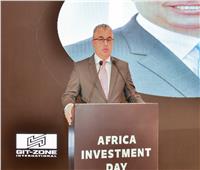 رئيس اقتصادية قناة السويس يلقي كلمة أمام منتدى الاستثمار الإفريقي