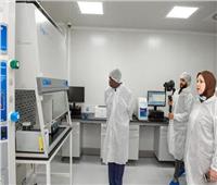 وفد رفيع المستوى من زيمبابوي يزور أول مصنع مصري لإنتاج أدوية الأورام