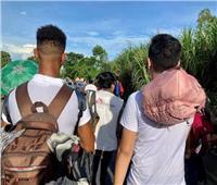 واشنطن: أكثر من 10 آلاف مهاجر عبروا الحدود الأمريكية من المكسيك خلال أسبوع