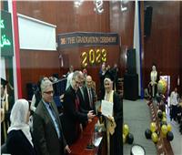 رئيس جامعة بنها يشهد حفل الخريجين للدفعة 35 بكلية الطب البشري