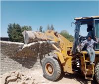 إزالة 8 حالات بناء على 3500 متر من أراضي الدولة في أسوان