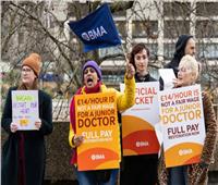 أطباء بريطانيا يقررون التفاوض مع الحكومة بعد إضراب دام 72 ساعة