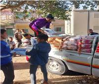 مبادرات شعبية لتوزيع مساعدات للمحتاجين وزينة رمضان تملأ الشوارع بقنا| صور