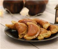 حلويات رمضانية.. طريقة عمل «قطايف بالجوز» بالطريقة التقليدية 