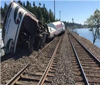 قطار يخرج عن مساره في ولاية ألاباما الأمريكية ويتسبب في إصابة فردين من طاقمه