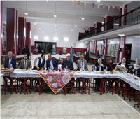رئيس جامعة الأزهر يشارك الطالبات الإفطار بالمدينة الجامعية 