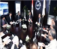 هيئة الاستثمار و «سوميتومو» اليابانية تبحثان فرص تعزيز صناعة السيارات في مصر