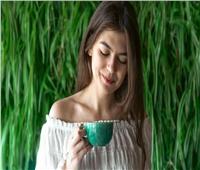 هل الإفراط في تناول الشاي الأخضر مضر للبشرة والشعر؟ | فيديو
