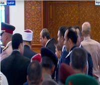 شاهد| الرئيس السيسي يغادر مسجد المشير بعد أداء صلاة عيد الفطر المبارك