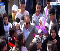 الرئيس السيسي يحتفل مع أبناء الشهداء بعيد الفطر