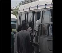 سودانيون يفترشون شوارع الخرطوم بين ناري الاقتتال وأسعار تذاكر الهروب