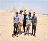 «فريق البوب الأمريكي» على سفح الهرم.. جولة سياحية قبل الحفل الغنائي بمصر