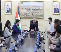 خلال لقاء الشباب الاشتراكي..رئيس الوزراء الفلسطيني يدعو لإعادة إحياء مبادرة السلام العربية