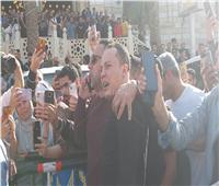 بكاء وانهيار أسرة مصطفى درويش عقب صلاة الجنازة| صور وفيديو