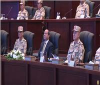 الرئيس يجتمع مع كبار قادة القوات المسلحة بمقر القيادة الاستراتيجية| فيديو