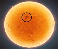 بتفاصيل مذهلة.. محطة الفضاء الدولية تمر أمام الشمس| صورة