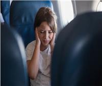 طرق بسيطة للتخلص من ألم الأذنين عند السفر بالطائرة 
