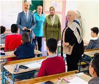 وكيل وزارة التعليم بالإسكندرية يتابع سير امتحانات النقل.. و«لا شكاوى»