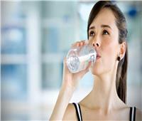 كم يحتاج الجسم من الماء يومياً.. خبراء صحة يجيبون؟