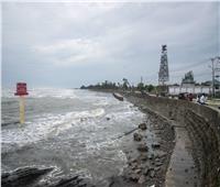 الإعصار موكا يبلغ سواحل بورما وبنجلادش