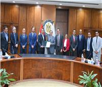                البترول: تسليم أول رخصة لتموين السفن بالوقود بالموانئ المصرية